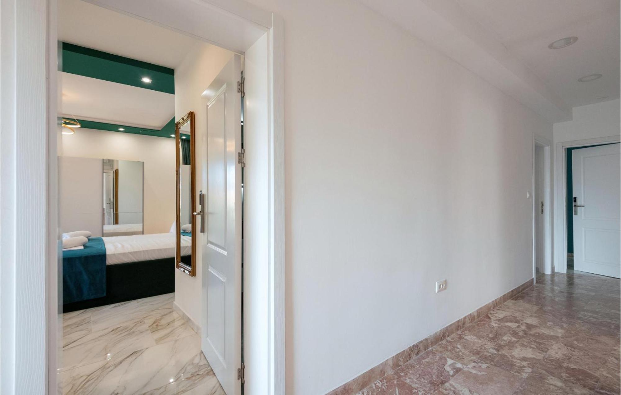 Awesome Apartment In Makarska With Wifi Exterior foto