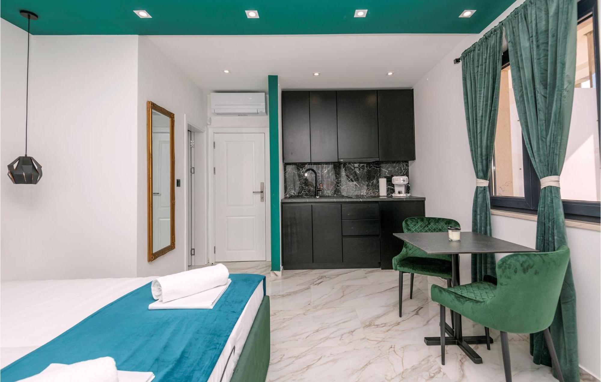 Awesome Apartment In Makarska With Wifi Exterior foto