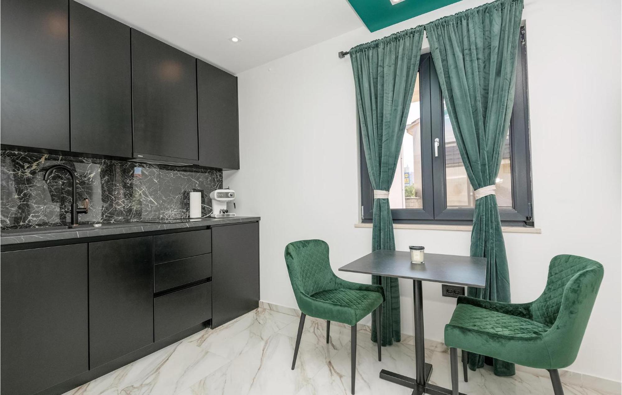 Awesome Apartment In Makarska With Wifi Exterior foto