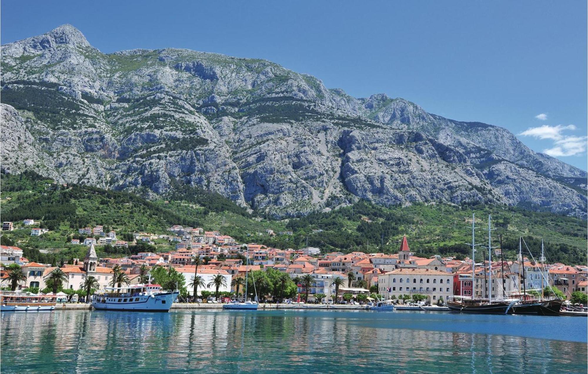 Awesome Apartment In Makarska With Wifi Exterior foto