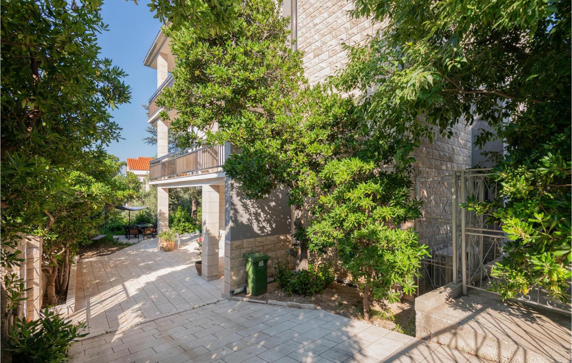 Awesome Apartment In Makarska With Wifi Exterior foto