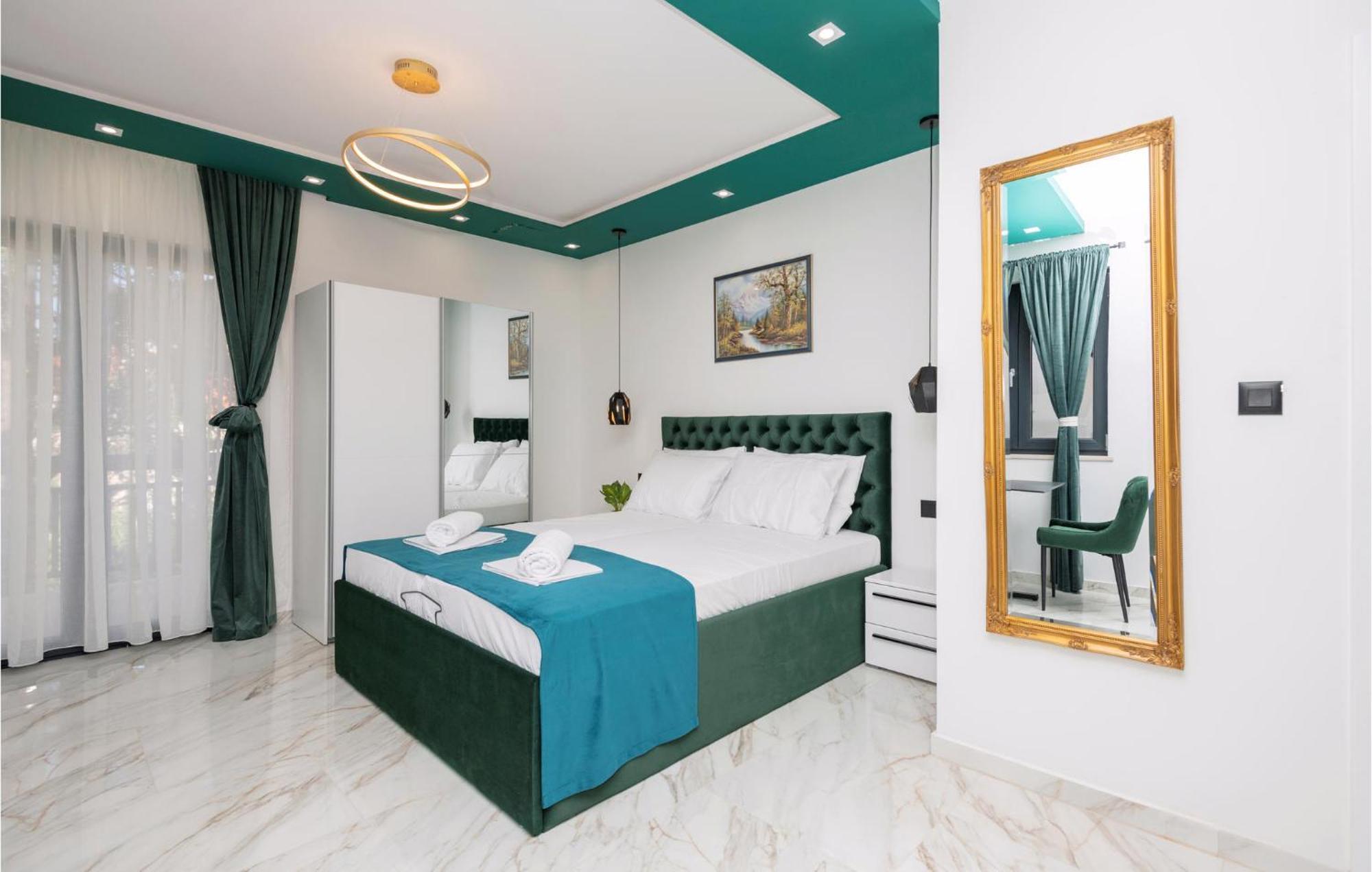 Awesome Apartment In Makarska With Wifi Exterior foto